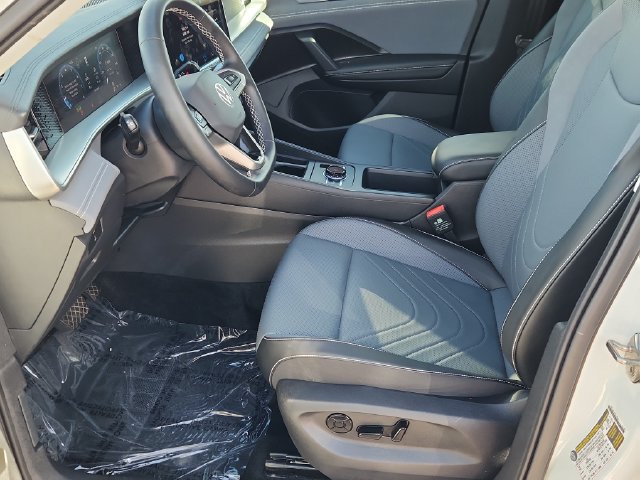 Used 2025 Volkswagen Tiguan SE w/ Panoramic Sunroof Package AWD/4WD image 7