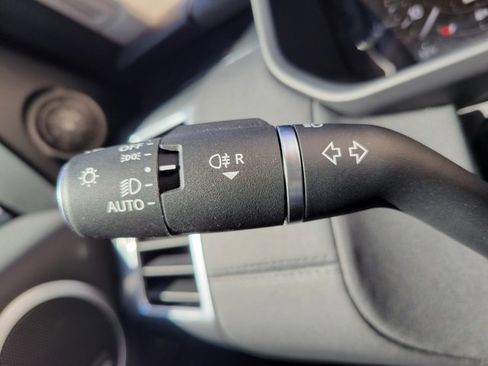 Used 2024 Land Rover Discovery S image 30