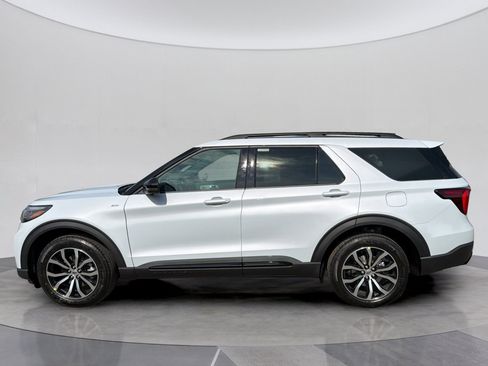 New 2026 Ford Explorer ST-Line AWD/4WD image 3