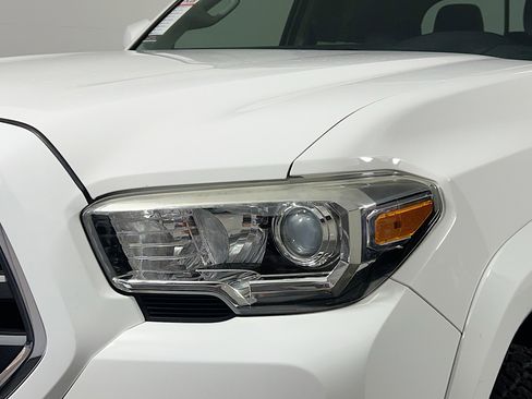 Used 2018 Toyota Tacoma SR5 image 11
