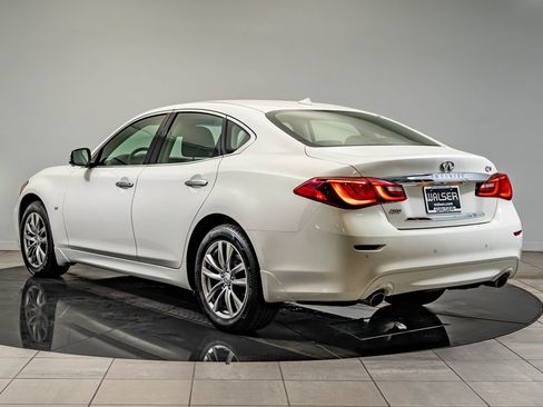 Used 2015 INFINITI Q70 3.7 w/ Deluxe Touring Package AWD/4WD image 6