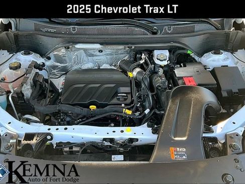 Used 2025 Chevrolet Trax LT w/ Driver Confidence Package image 32