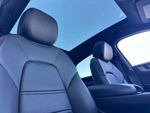 Certified 2025 Porsche Cayenne Coupe AWD/4WD image 17