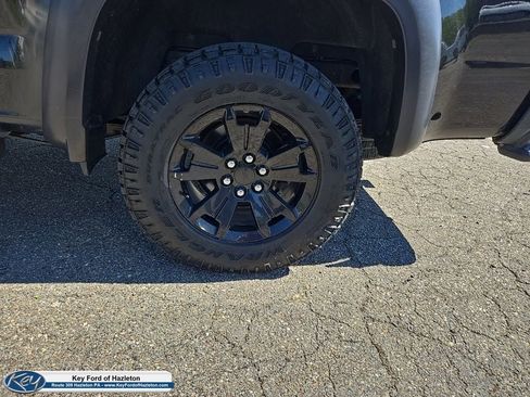 Used 2018 Chevrolet Colorado Z71 w/ Z71 Midnight Edition AWD/4WD image 8