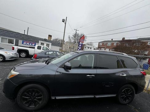Used 2013 Nissan Pathfinder SV image 2