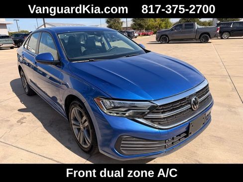 Used 2024 Volkswagen Jetta SE FWD image 5