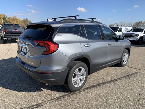 Used 2020 GMC Terrain SLE w/ Driver Convenience Package image 3