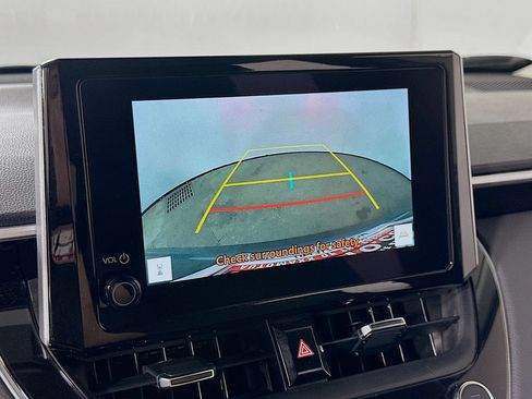 Used 2025 Toyota Corolla Cross XLE w/ Convenience Package FWD image 10