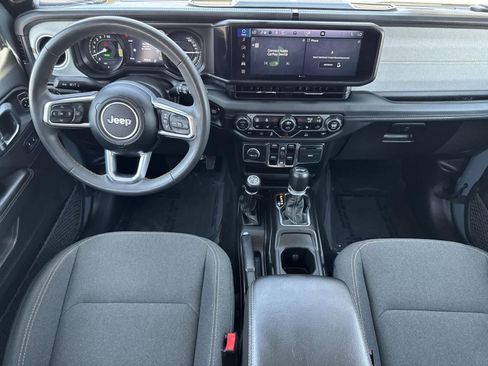 Used 2024 Jeep Wrangler Sahara image 8
