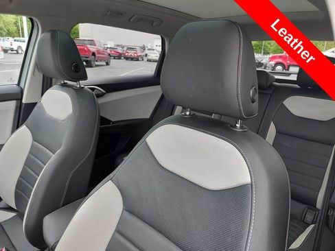 Used 2025 Volkswagen Taos SEL w/ Black Wheel Plus Package AWD/4WD image 6