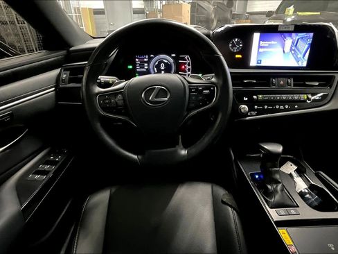 Used 2025 Lexus ES 300h w/ Premium Package image 5
