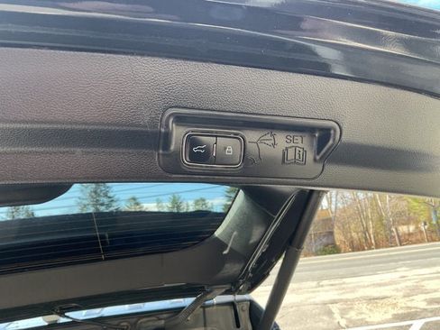 Certified 2022 Ford Explorer XLT w/ Equipment Group 202A AWD/4WD image 33