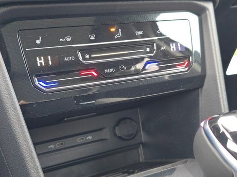 New 2026 Volkswagen Taos SE AWD/4WD image 40