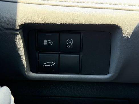 Used 2024 Toyota Highlander LE FWD image 22