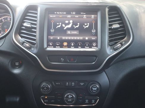 Used 2020 Jeep Cherokee Trailhawk w/ Comfort/Convenience Group AWD/4WD image 35