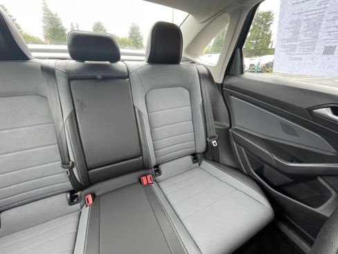 Used 2025 Volkswagen Jetta SE image 37