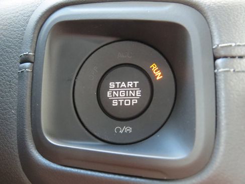 New 2025 Jeep Gladiator Mojave image 28