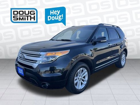 Used 2014 Ford Explorer XLT w/ Equipment Group 202A AWD/4WD image 1