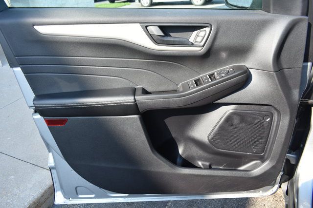 Used 2022 Ford Escape SE w/ SE Sport Appearance Package AWD/4WD image 17