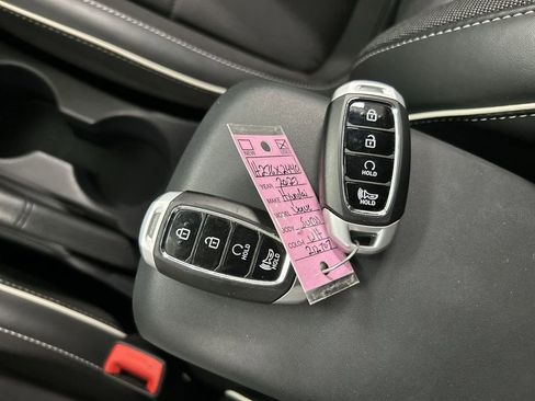 Used 2023 Hyundai Venue Limited w/ Cargo Package FWD image 12