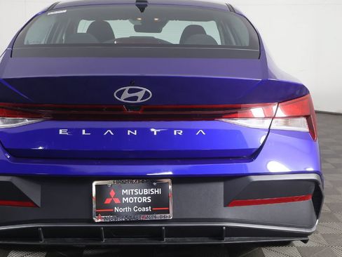 Used 2025 Hyundai Elantra SE FWD image 14