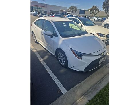 Certified 2021 Toyota Corolla LE w/ Carpet Mat Package (TMS) FWD image 3