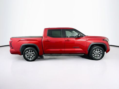 Used 2022 Toyota Tundra SR5 w/ SR5 Premium Package AWD/4WD image 10