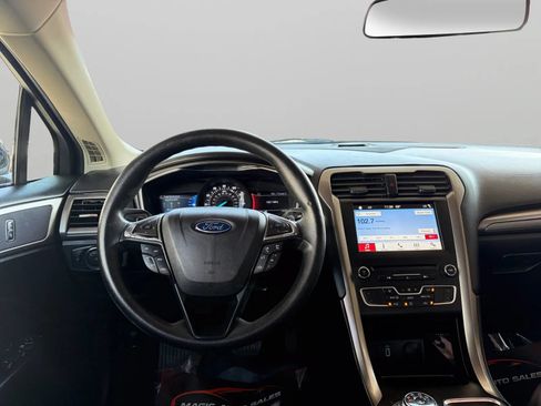 Used 2017 Ford Fusion SE w/ Fusion SE Technology Package FWD image 26