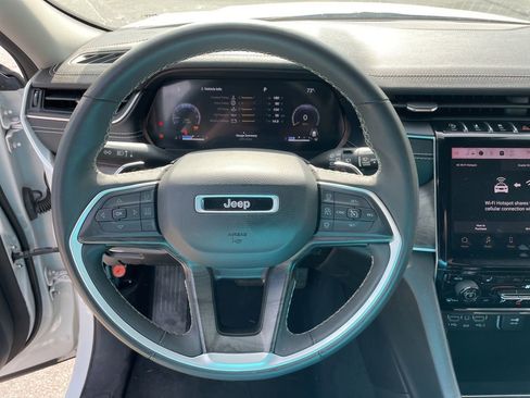 Used 2023 Jeep Grand Cherokee L Limited AWD/4WD image 12