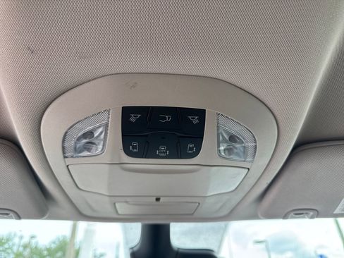 Used 2023 Chrysler Pacifica Touring-L FWD image 31