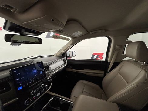 Used 2023 Ford Expedition Max XLT image 32