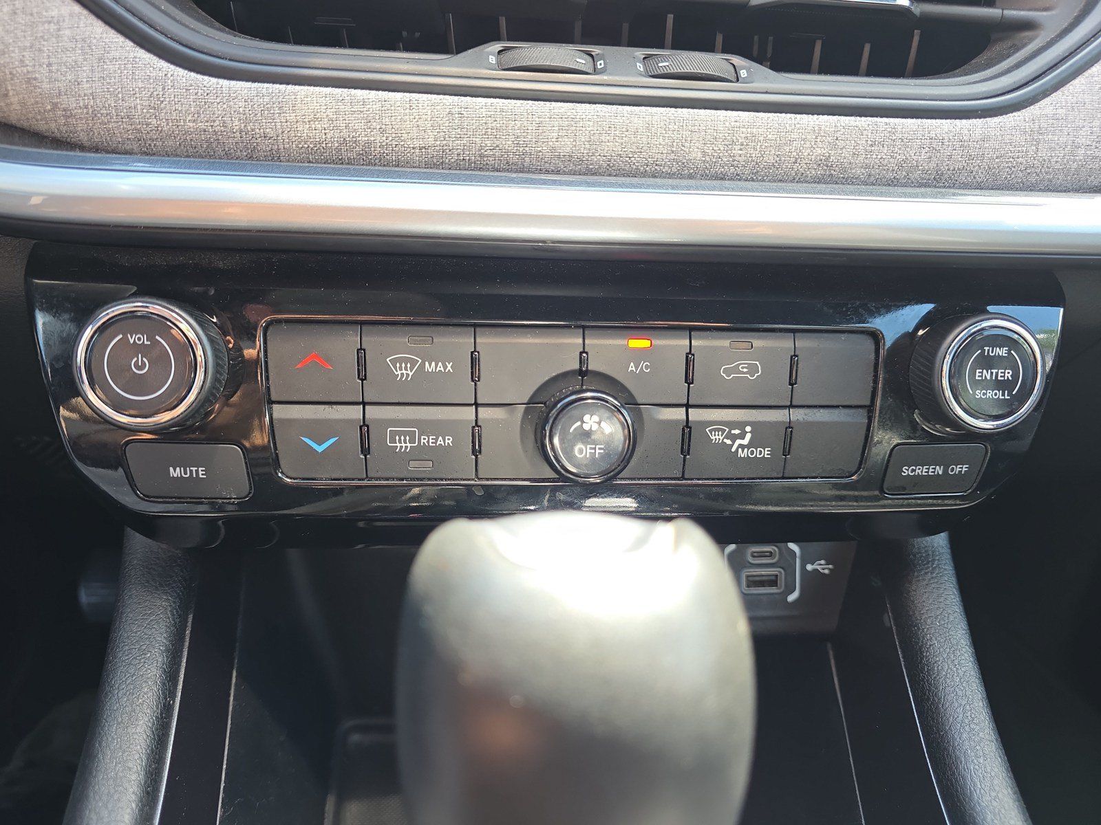 Used 2024 Jeep Compass Latitude AWD/4WD image 28