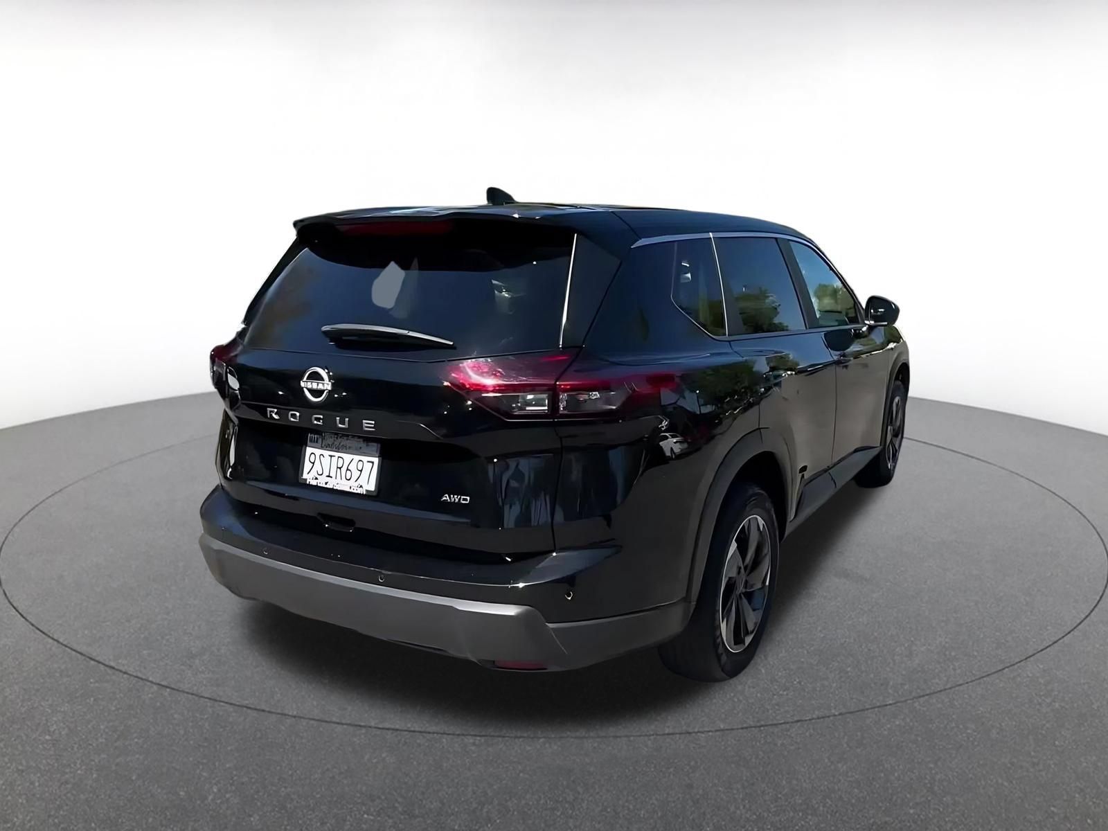 Used 2025 Nissan Rogue SV AWD/4WD image 14