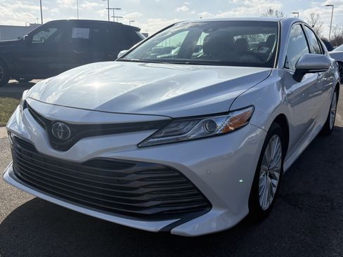 Used 2018 Toyota Camry XLE image 5