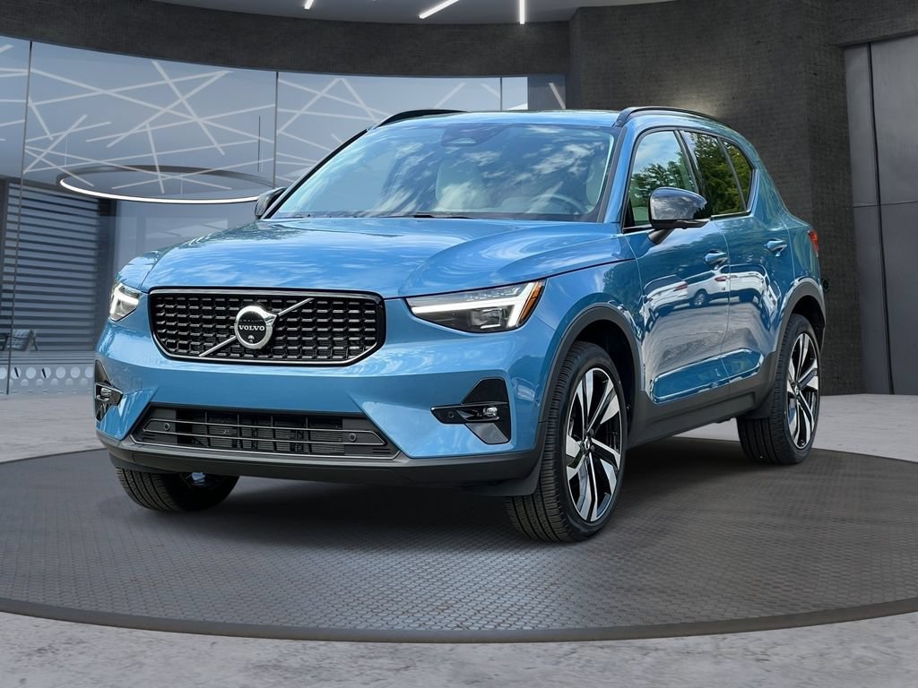 Used 2025 Volvo XC40 B5 Ultra AWD/4WD image 2
