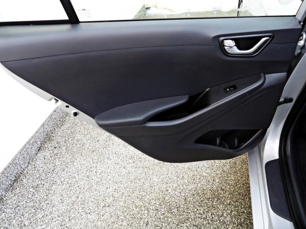 Used 2018 Hyundai Ioniq Blue FWD image 9