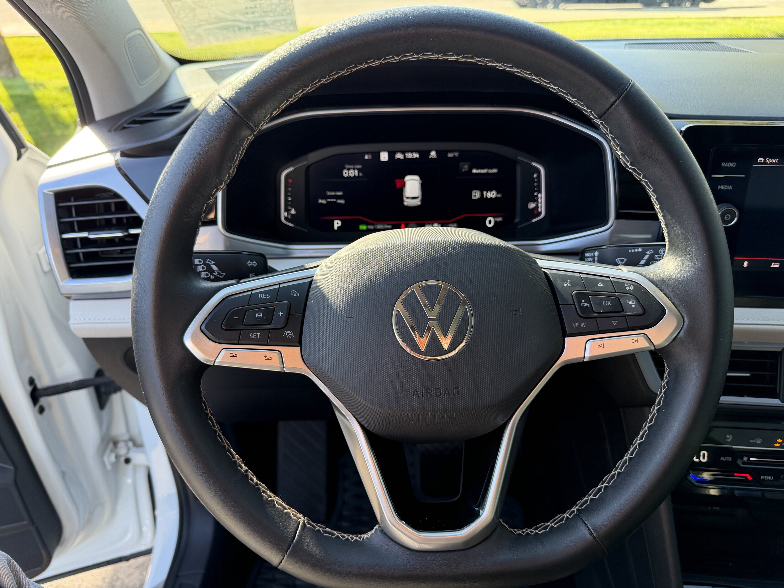 Used 2025 Volkswagen Taos SEL AWD/4WD image 13