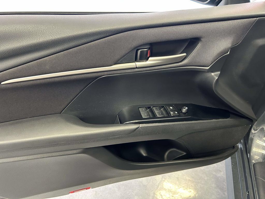 Used 2025 Toyota Camry LE w/ Convenience Package FWD image 16