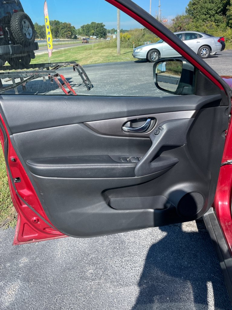 Used 2014 Nissan Rogue S AWD/4WD image 10