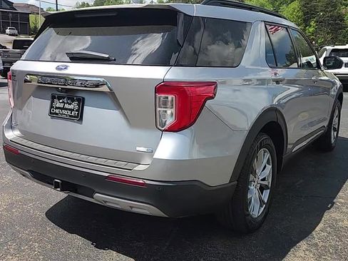 Used 2020 Ford Explorer XLT w/ Equipment Group 202A AWD/4WD image 8