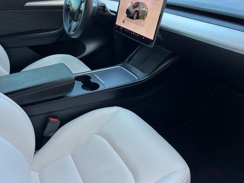 Used 2023 Tesla Model Y Long Range AWD/4WD image 19