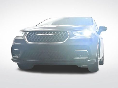 Used 2024 Chrysler Pacifica Touring-L FWD image 30