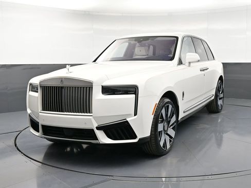 New 2026 Rolls-Royce Cullinan AWD/4WD image 1