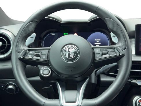 Used 2024 Alfa Romeo Tonale Ti w/ Active Assist Package image 18