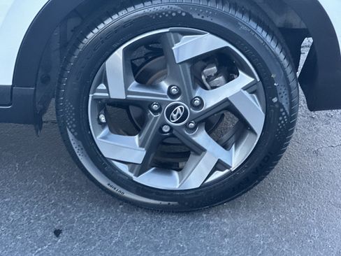 Used 2023 Hyundai Venue Limited image 20