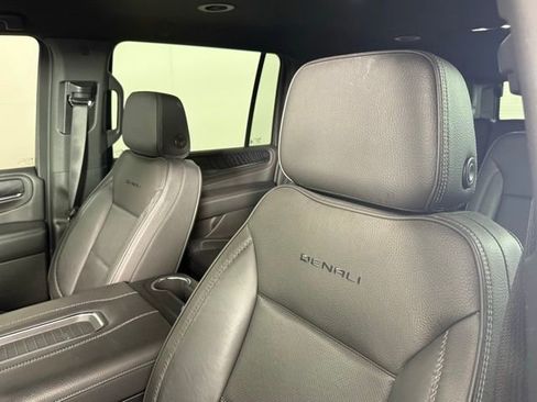 Used 2022 GMC Yukon XL Denali w/ Advanced Technology Package image 6