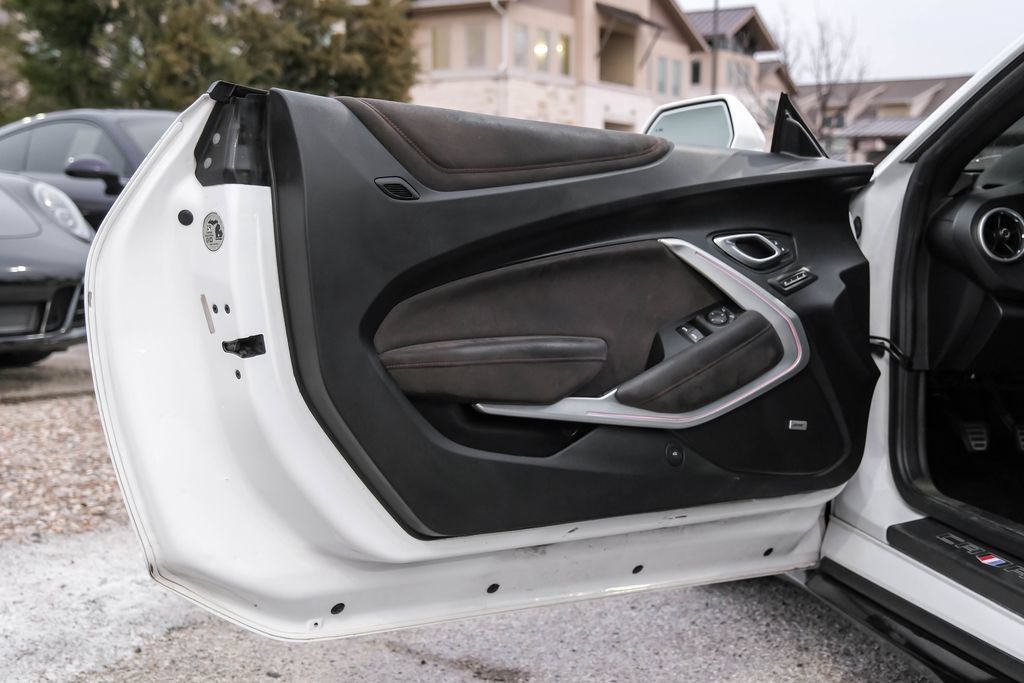 Used 2018 Chevrolet Camaro ZL1 RWD image 22