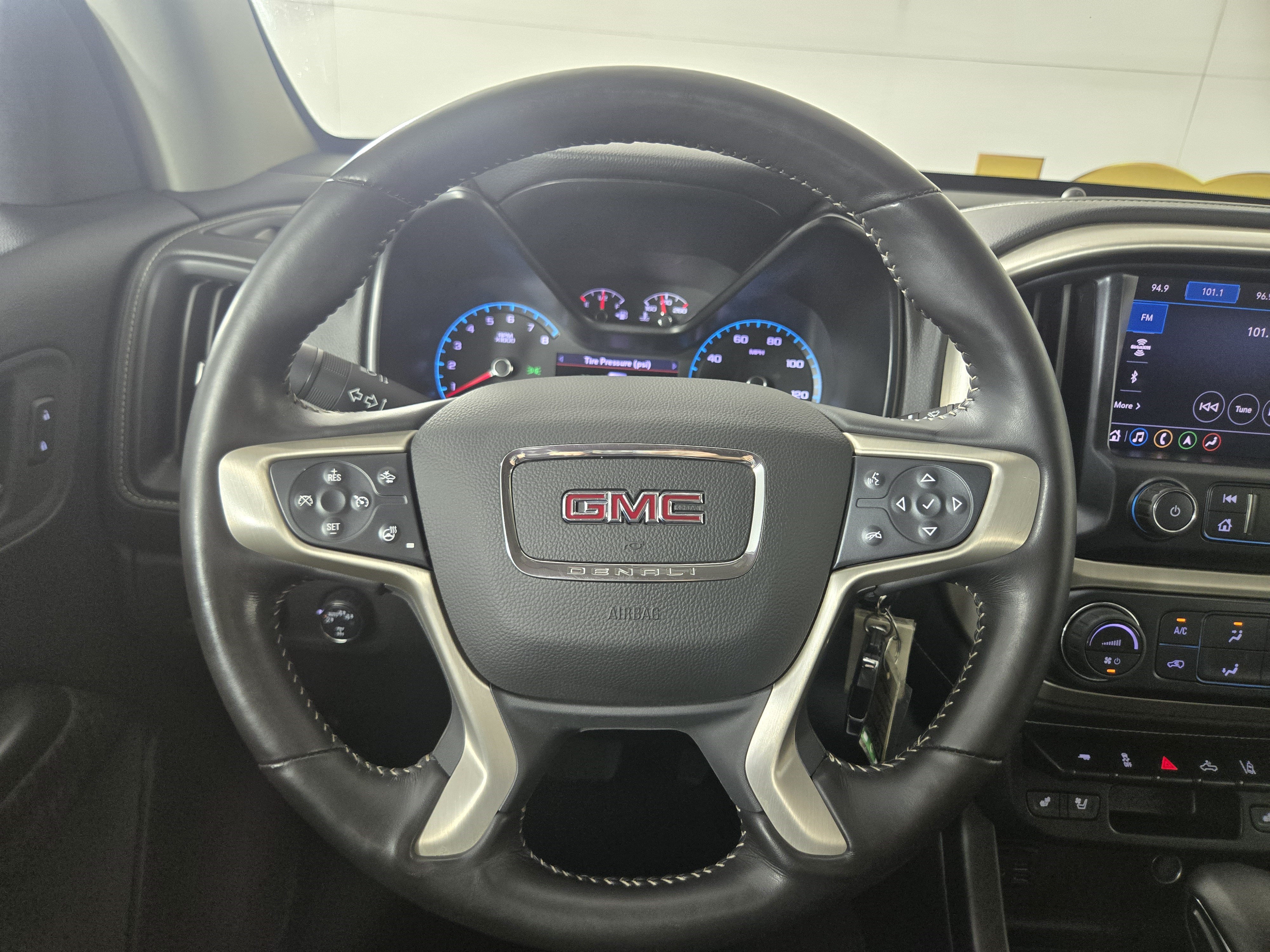 Certified 2022 GMC Canyon Denali w/ Denali Black Edition Package AWD/4WD image 14