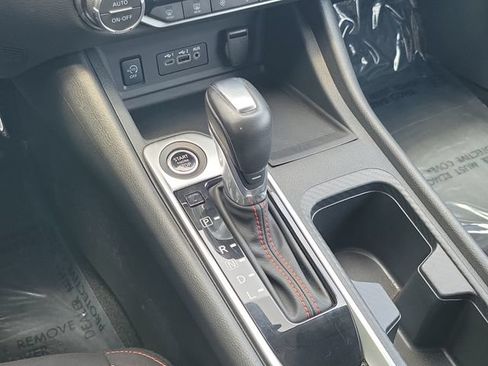 Certified 2025 Nissan Sentra SR FWD image 32
