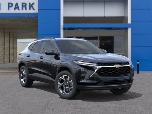 New 2026 Chevrolet Trax LT w/ LT Convenience Package FWD image 7